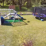 Dom Nad Jeziorem Vakantiehuis *