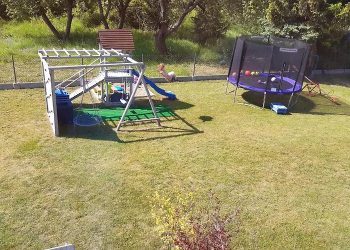 Dom Nad Jeziorem Ferienhaus *